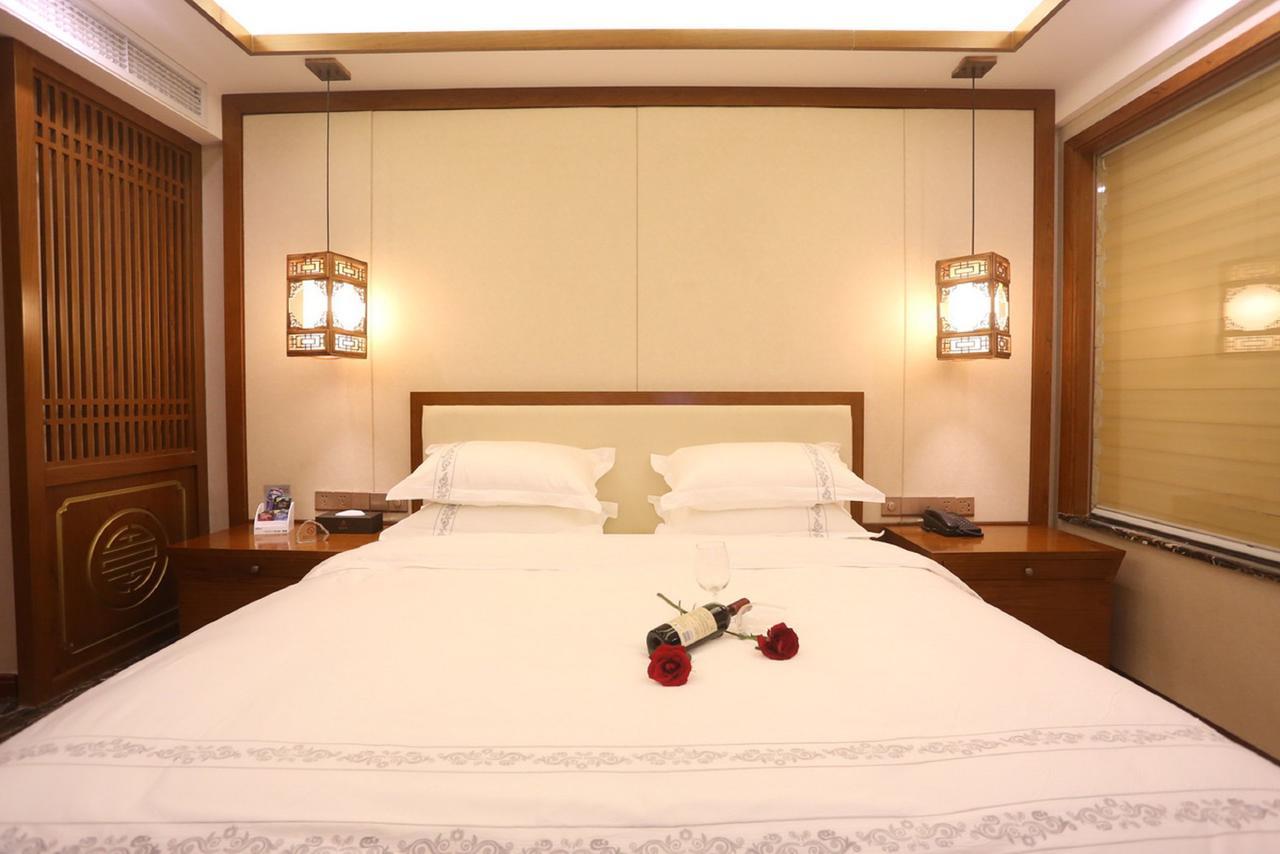 Mingshan Hotel Чънду Екстериор снимка