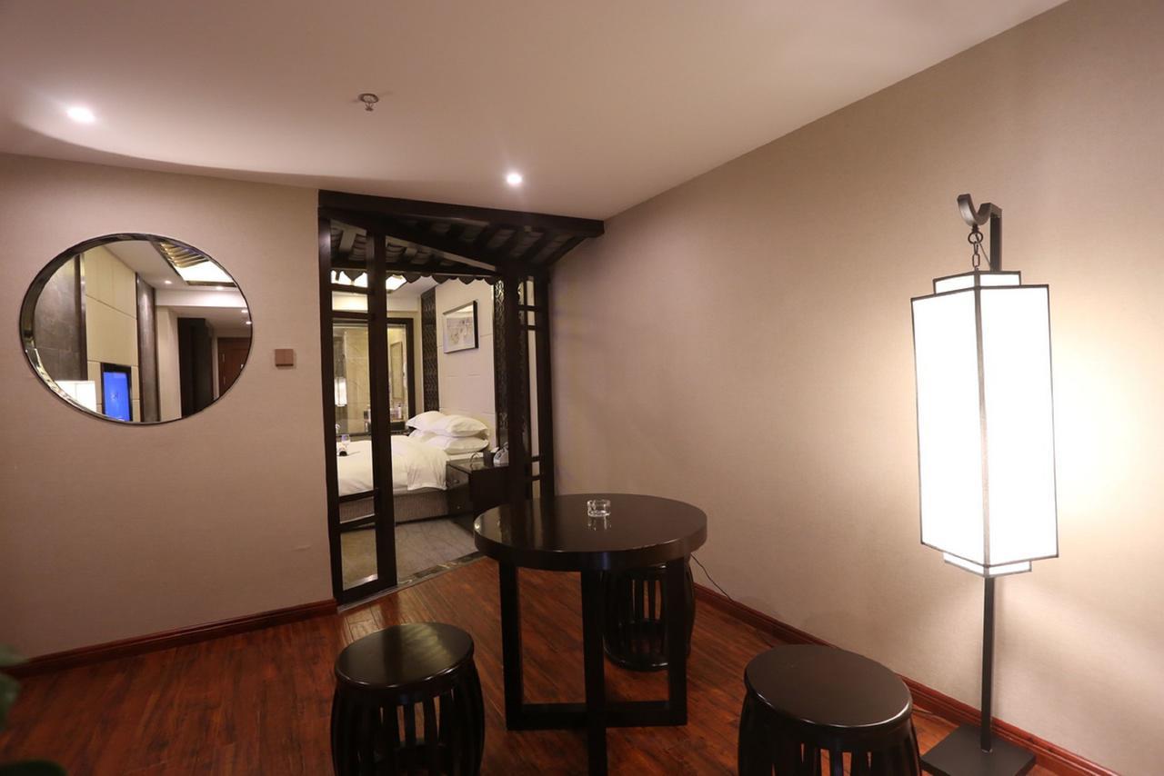 Mingshan Hotel Чънду Екстериор снимка