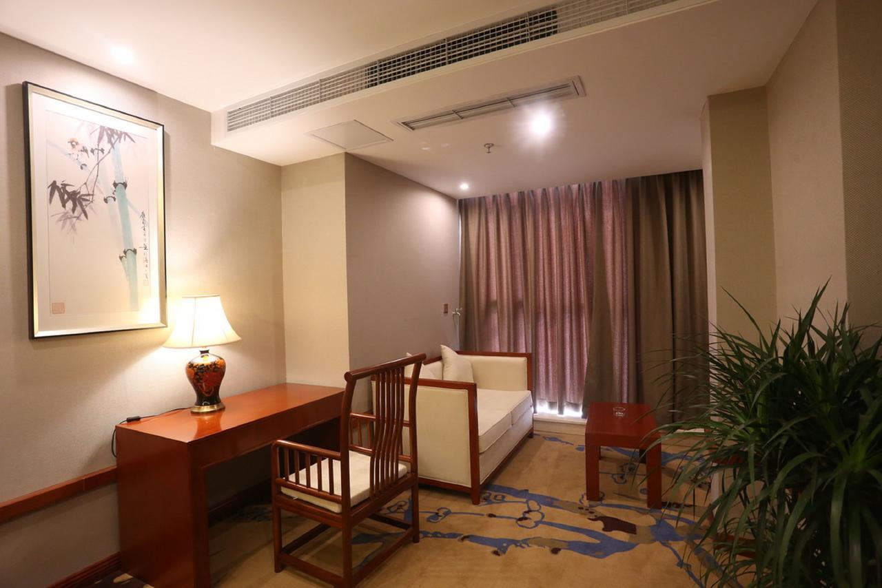 Mingshan Hotel Чънду Екстериор снимка