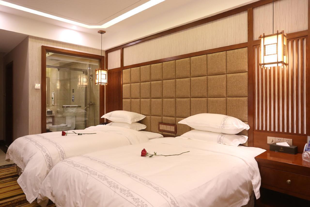 Mingshan Hotel Чънду Екстериор снимка
