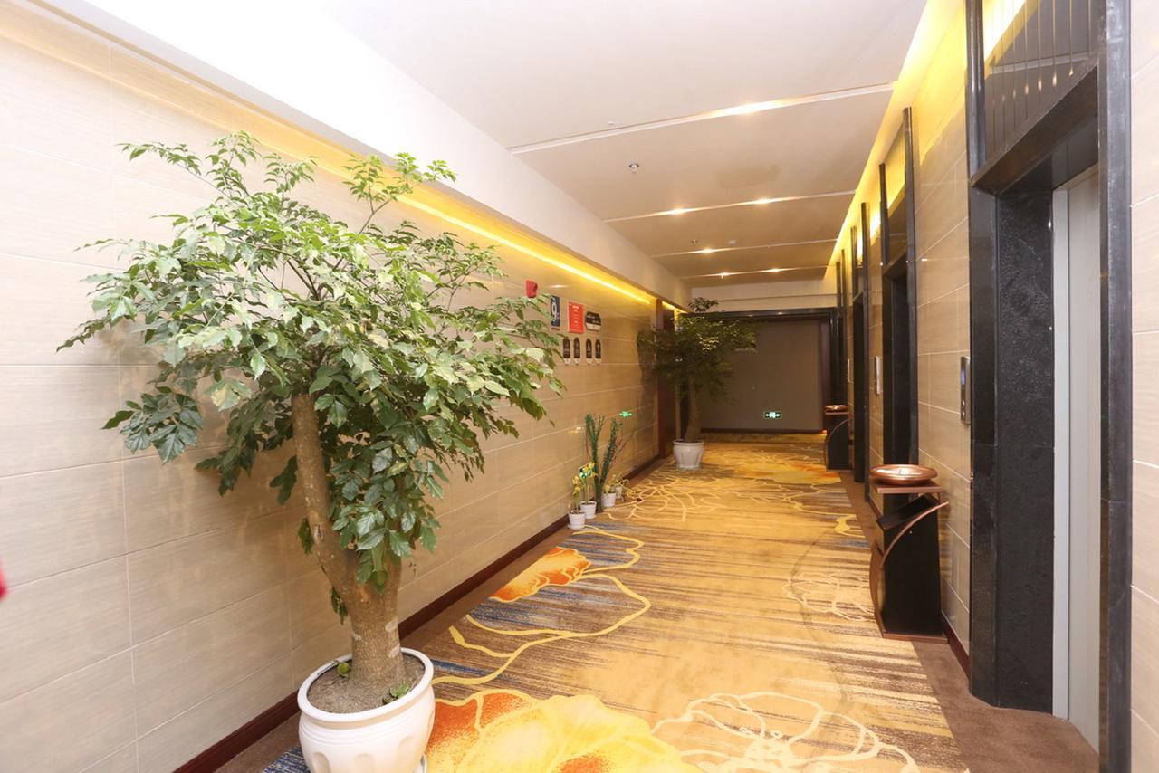 Mingshan Hotel Чънду Екстериор снимка