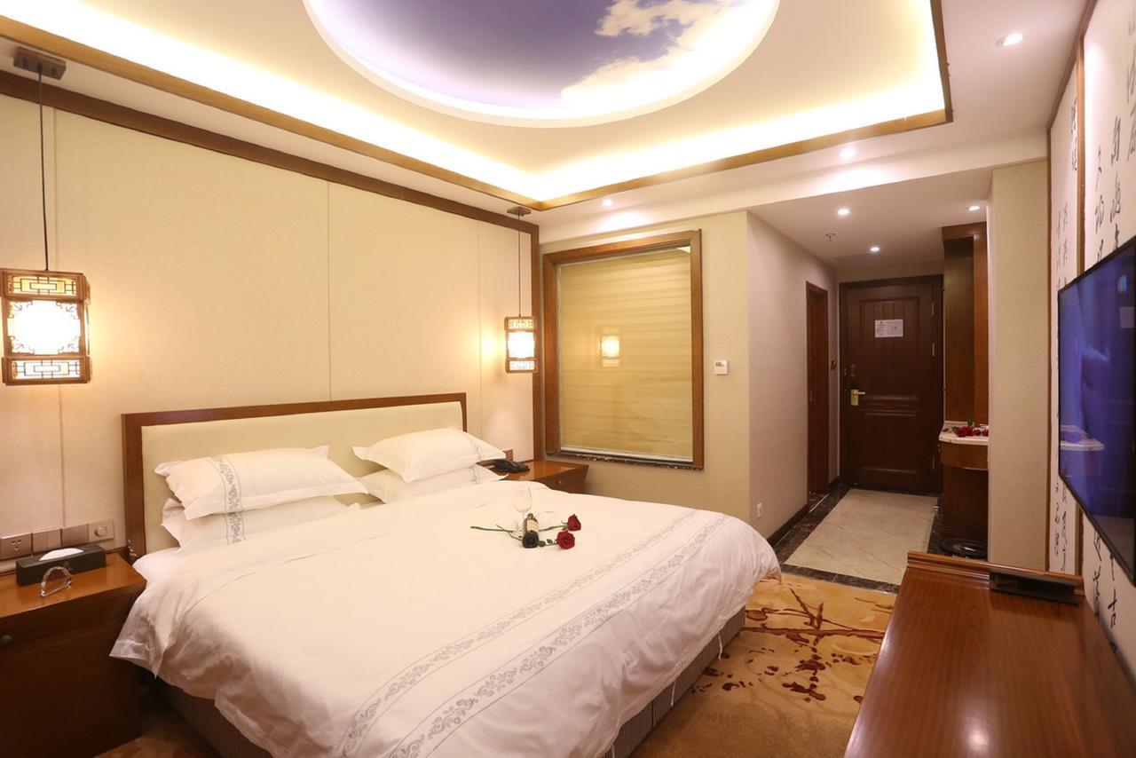 Mingshan Hotel Чънду Екстериор снимка