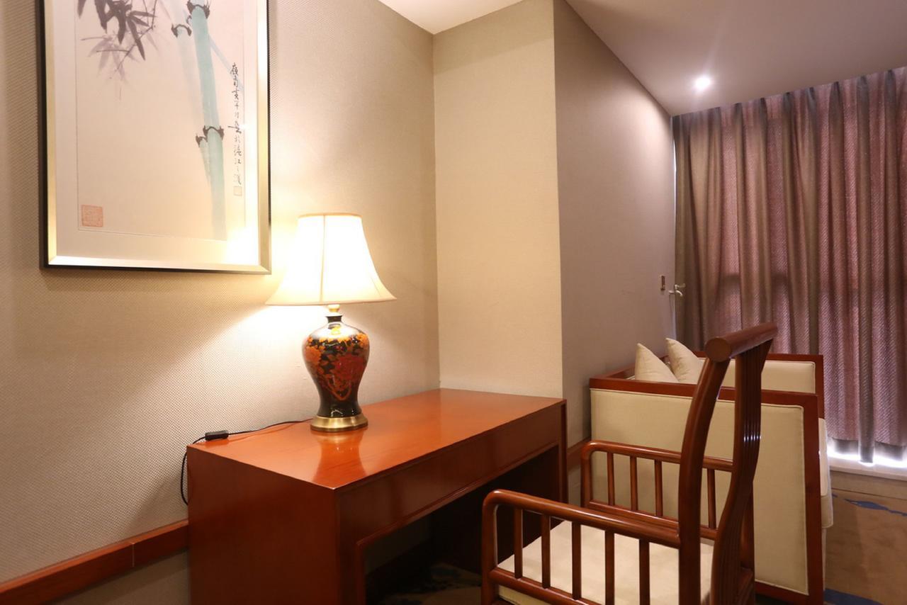 Mingshan Hotel Чънду Екстериор снимка