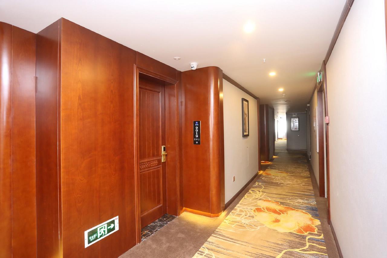 Mingshan Hotel Чънду Екстериор снимка